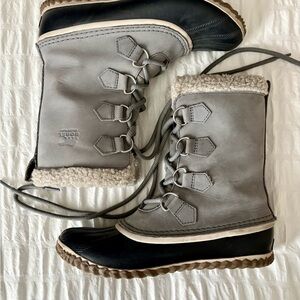 Sorel Women's Gray and Black Winter Boots
